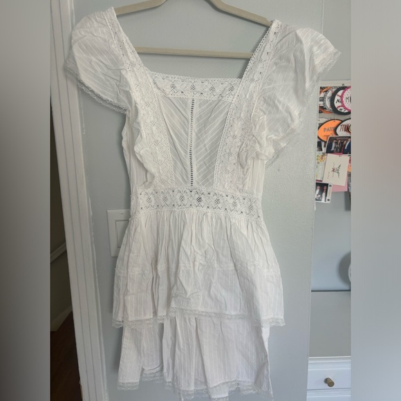 Elegant White Lace Dress - Picture 1 of 3